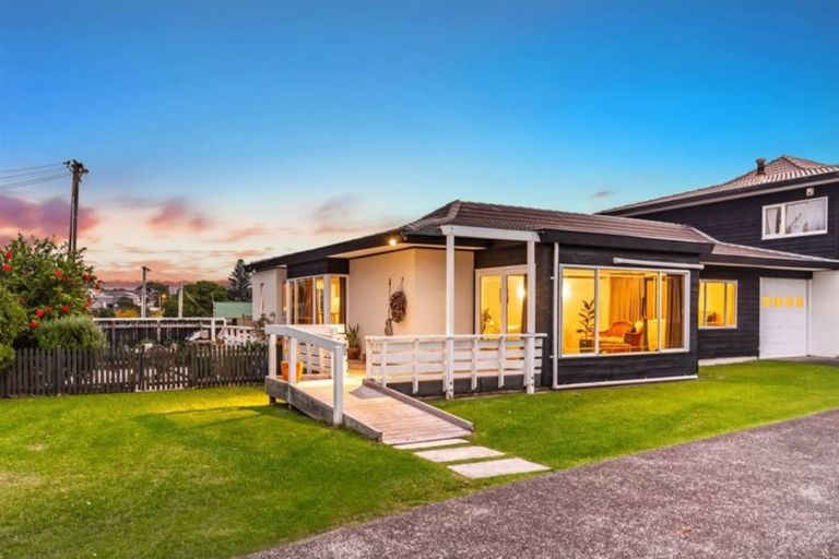 Photo of property in 1/1 Omana Road, Milford, Auckland, 0620