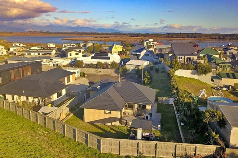 Photo of property in 20 Snappers Lane, Foxton Beach, Foxton, 4815