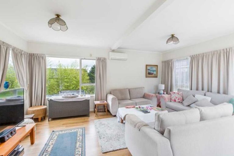 Photo of property in 16 Grenada Avenue, Forrest Hill, Auckland, 0620