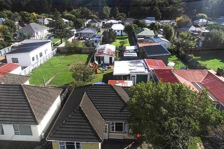 Photo of property in 61 Wellington Road, Wainuiomata, Lower Hutt, 5014