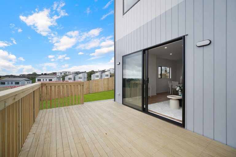 Photo of property in 1 Papauma Place, Papakura, 2110