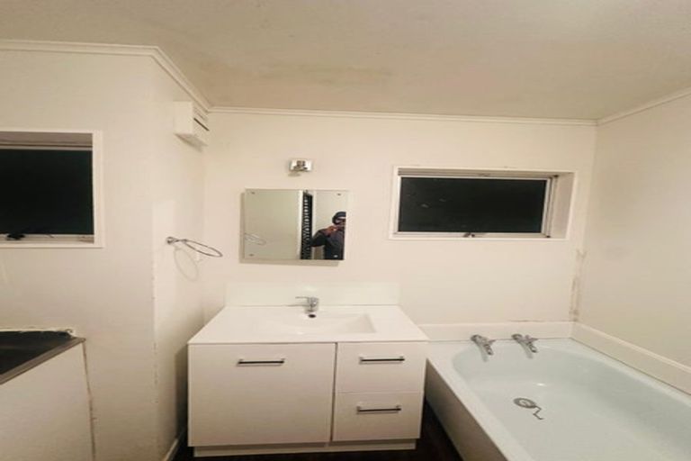 Photo of property in 2/264 Wellington Road, Wainuiomata, Lower Hutt, 5014