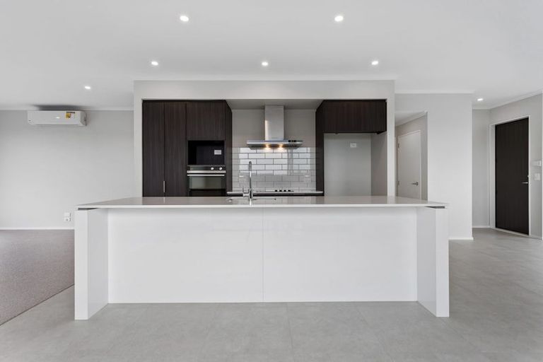 Photo of property in 120 Symes Drive, Red Beach, 0932