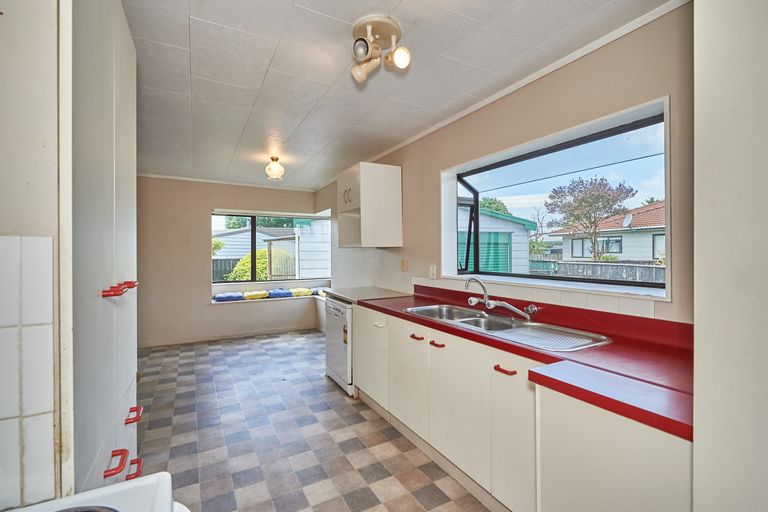 Photo of property in 2 Bevan Place, Cloverlea, Palmerston North, 4412