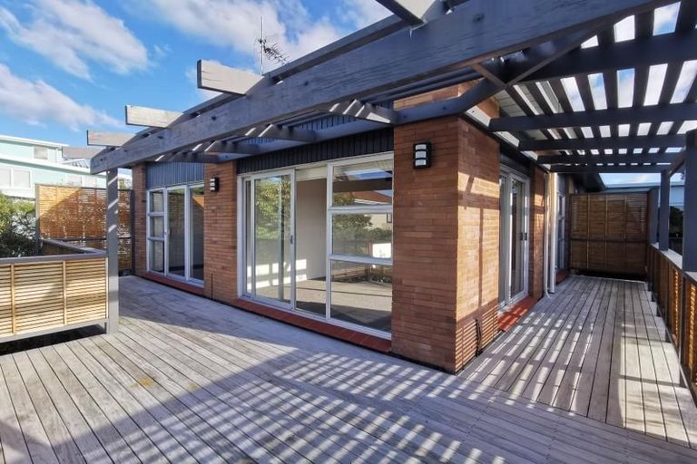 Photo of property in 2/59a Knights Road, Rothesay Bay, Auckland, 0630