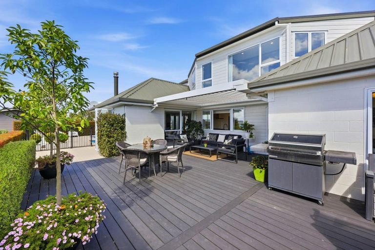 Photo of property in 2 Callender Place, Shelly Park, Auckland, 2014