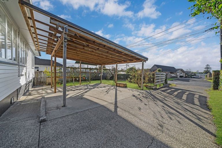 Photo of property in 71 Larnoch Road, Henderson, Auckland, 0610