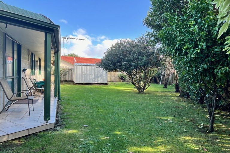 Photo of property in 16 Oakleigh Avenue, Takanini, 2112