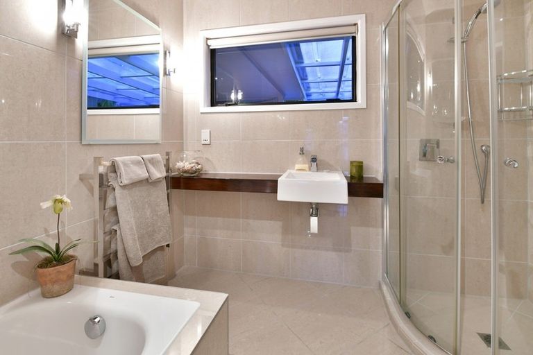 Photo of property in 47 De Luen Avenue, Tindalls Beach, Whangaparaoa, 0930