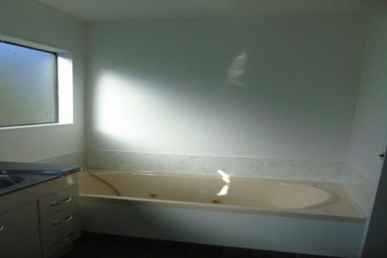 Photo of property in 48 Percy Dyett Drive, Karori, Wellington, 6012