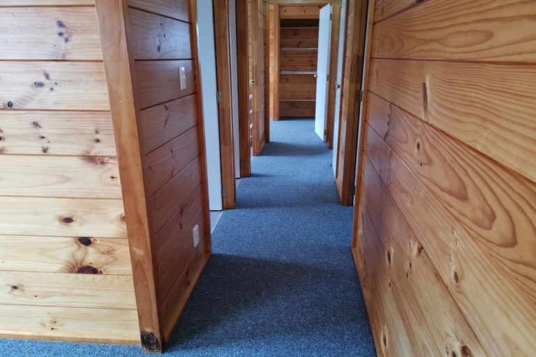 Photo of property in 305 Maungaraki Road, Maungaraki, Lower Hutt, 5010