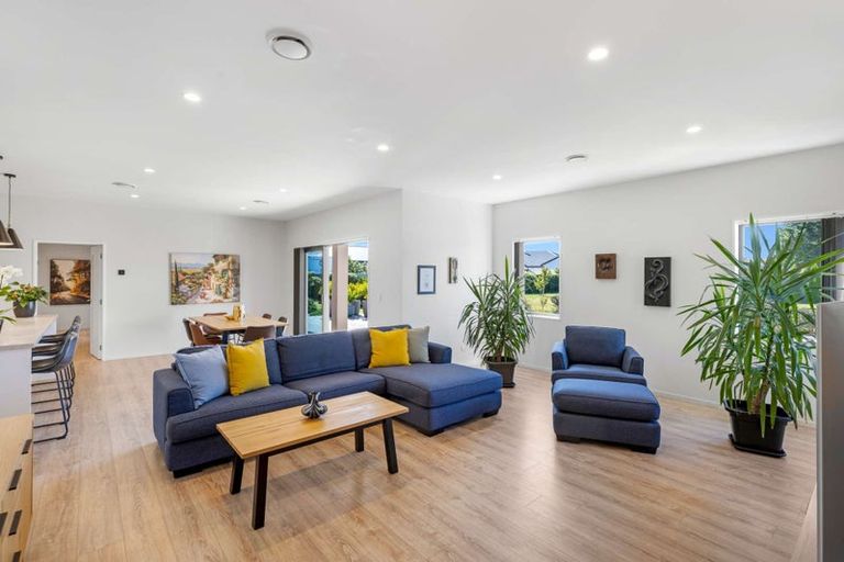 Photo of property in 11 Paradise Way, Amberley, 7410