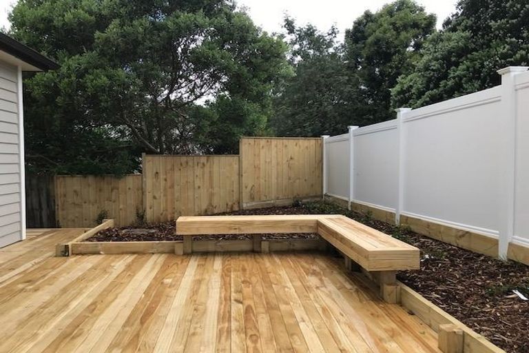 Photo of property in 1a Harrowglen Drive, Northcross, Auckland, 0632