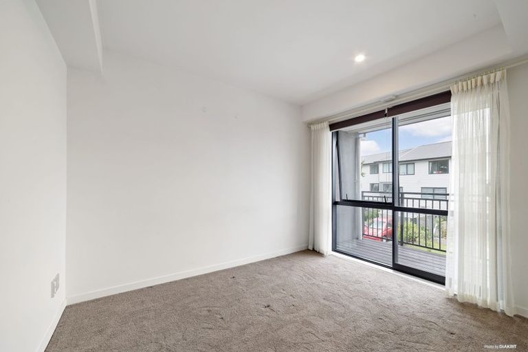 Photo of property in 18 Peony Mews, Oteha, Auckland, 0632