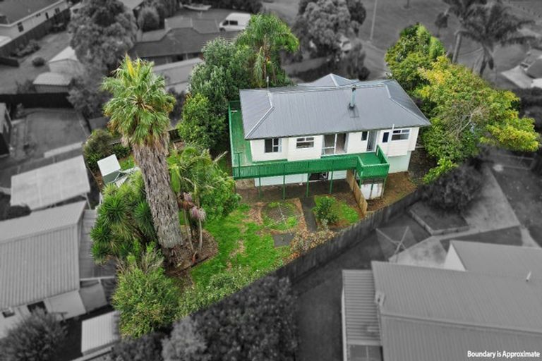 Photo of property in 16 Leaming Place, Clarks Beach, 2122