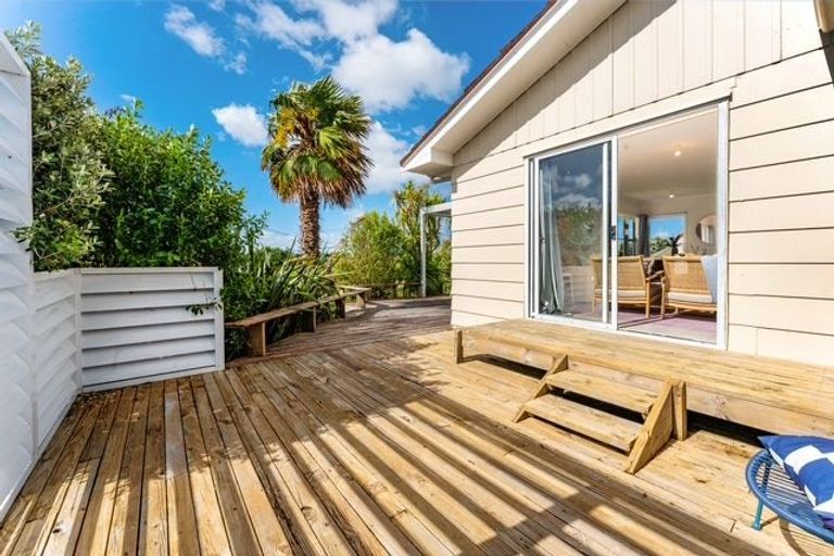 Photo of property in 34 Bay Street, Red Beach, 0932