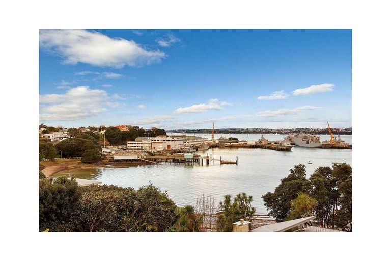 Photo of property in 5/25 Stanley Point Road, Stanley Point, Auckland, 0624