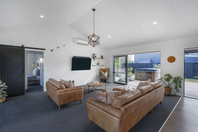 Photo of property in 11 Voyager Place, Cooks Beach, Whitianga, 3591