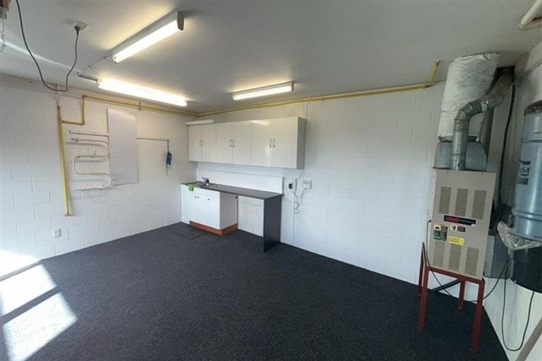 Photo of property in 44b Victoria Road, New Plymouth, 4310