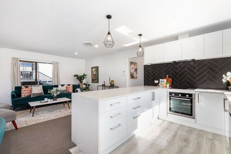 Photo of property in 58 Albatross Close, Whitby, Porirua, 5024