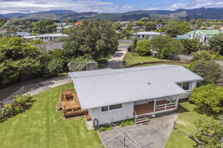 Photo of property in 33 Francis Road, Paraparaumu Beach, Paraparaumu, 5032