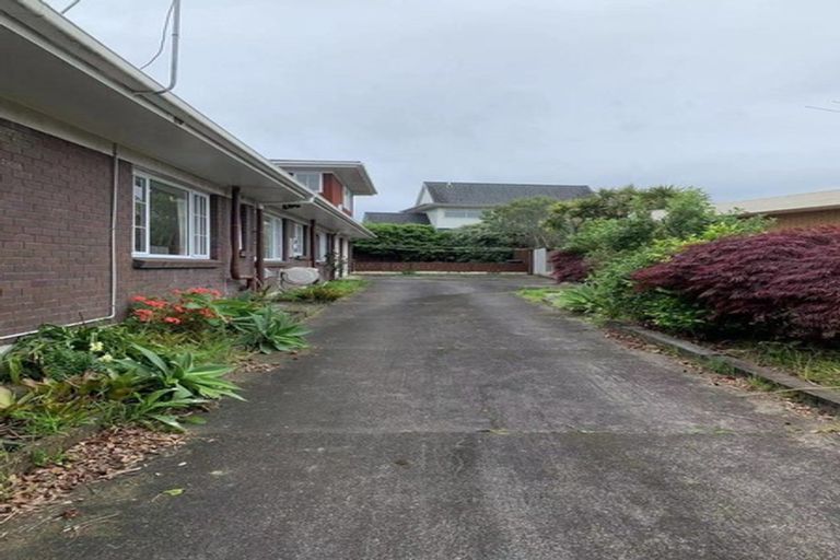Photo of property in 1 Holly Way, Sunnyhills, Auckland, 2010