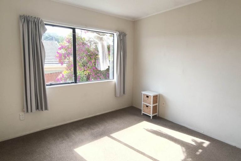 Photo of property in 2/717 East Coast Road, Browns Bay, Auckland, 0630