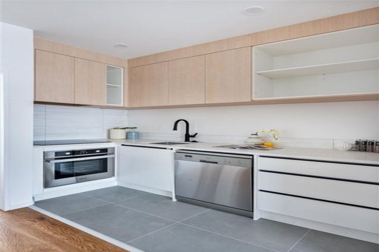 Photo of property in 2b Cadiz Place, Red Hill, Papakura, 2110