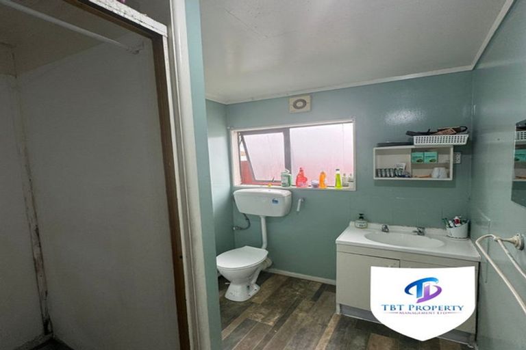 Photo of property in 696 Massey Road, Mangere, Auckland, 2022