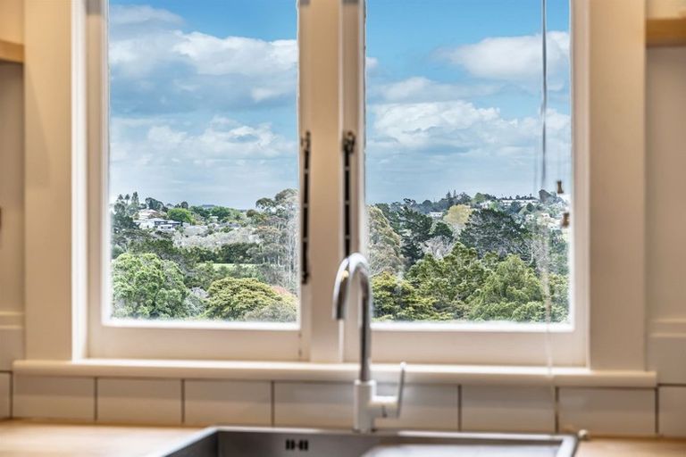 Photo of property in 1/134 Birkenhead Avenue, Birkenhead, Auckland, 0626