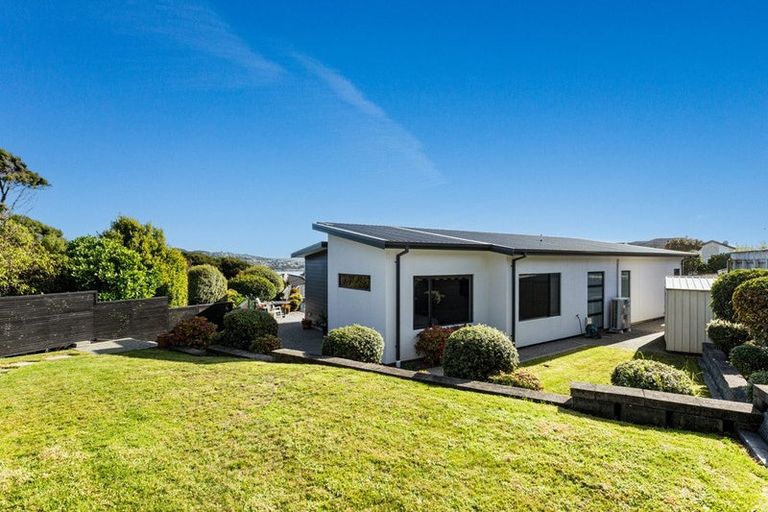 Photo of property in 6 The Fjord, Aotea, Porirua, 5024