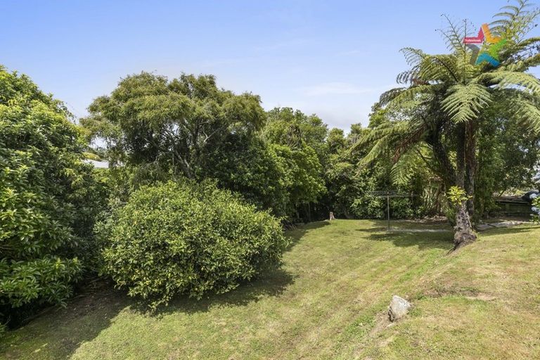 Photo of property in 51 Poto Road, Normandale, Lower Hutt, 5010