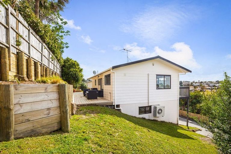 Photo of property in 8 Garton Drive, Massey, Auckland, 0614