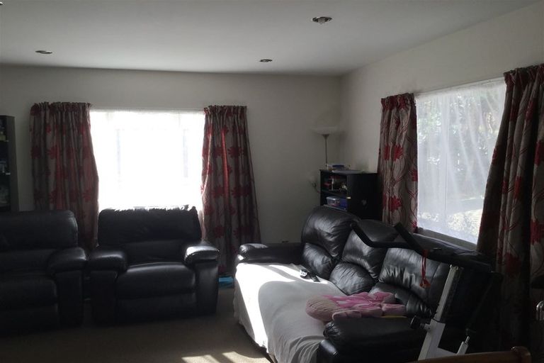 Photo of property in 104a Flanshaw Road, Te Atatu South, Auckland, 0610