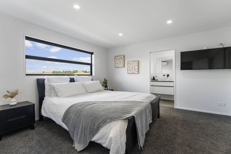 Photo of property in 28 Leathem Crescent, Pokeno, 2402