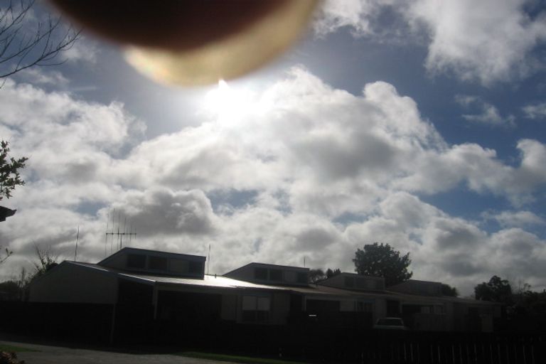 Photo of property in 8 Westmere Place, Takaro, Palmerston North, 4412