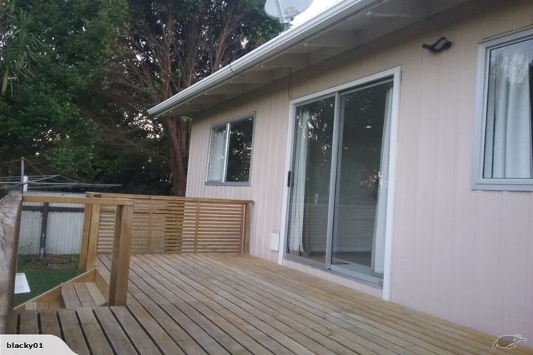 Photo of property in 7a Lynwood Road, New Lynn, Auckland, 0600