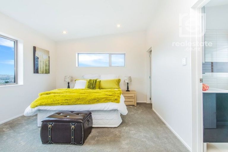 Photo of property in 2 Dhaka Lane, Ranui, Auckland, 0612