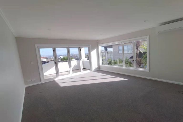 Photo of property in 56 Moyrus Crescent, East Tamaki Heights, Auckland, 2016