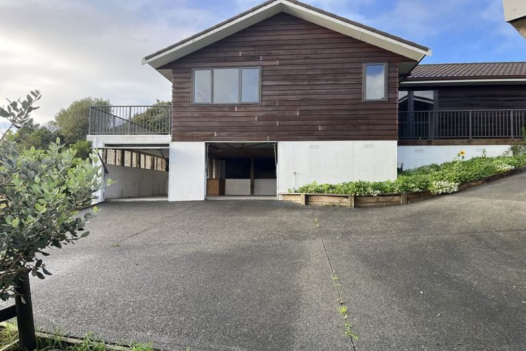 Photo of property in 20 Roberts Road, Matakatia, Whangaparaoa, 0930