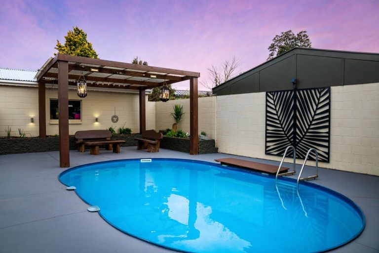 Photo of property in 30 Glenharrow Avenue, Avonhead, Christchurch, 8042