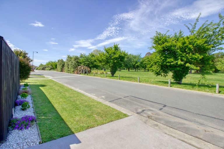 Photo of property in 33 Little Oaks Drive, Yaldhurst, Christchurch, 8042