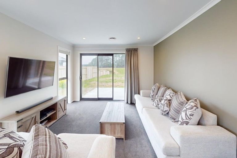 Photo of property in 40 Atlantic Drive, Fitzherbert, Palmerston North, 4410
