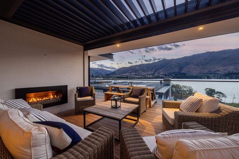 Photo of property in 12 Bay Rise, Wanaka, 9305