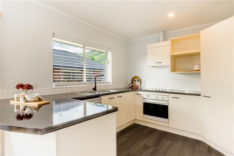 Photo of property in 1b Hemi Street, Waikanae, 5036