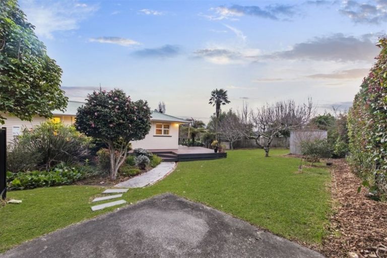 Photo of property in 2/300 Rangatira Road, Beach Haven, Auckland, 0626