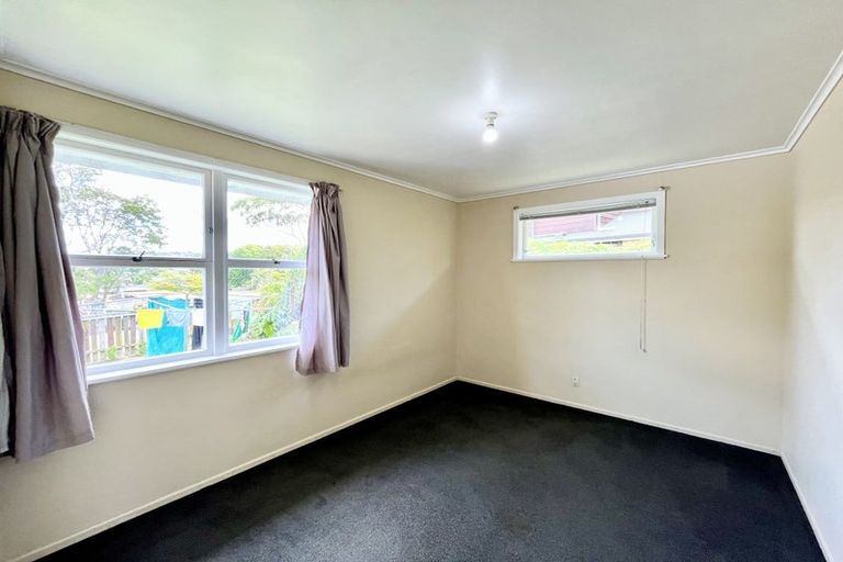 Photo of property in 1/6 Sunhaven Avenue, Glenfield, Auckland, 0629