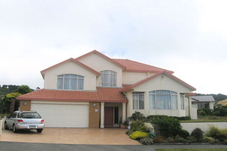 Photo of property in 72 Ashton Fitchett Drive, Brooklyn, Wellington, 6021