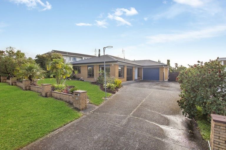 Photo of property in 10 Tanoa Place, Glendene, Auckland, 0602