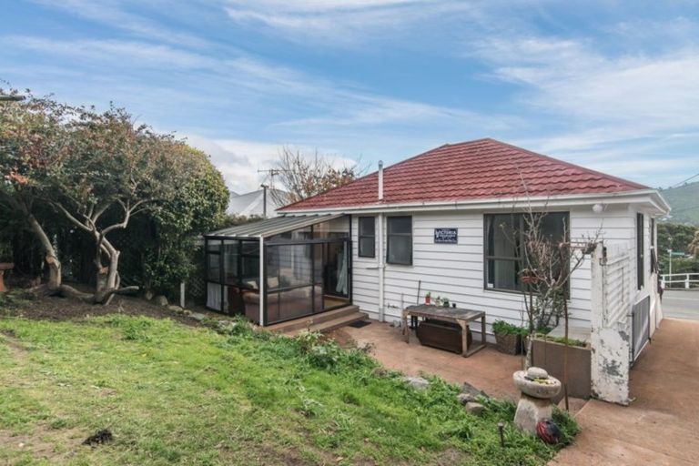 Photo of property in 84 Northland Road, Northland, Wellington, 6012